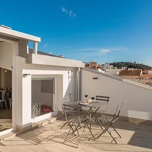 https://varela-30-apartamentos.hotelsinnerja.org